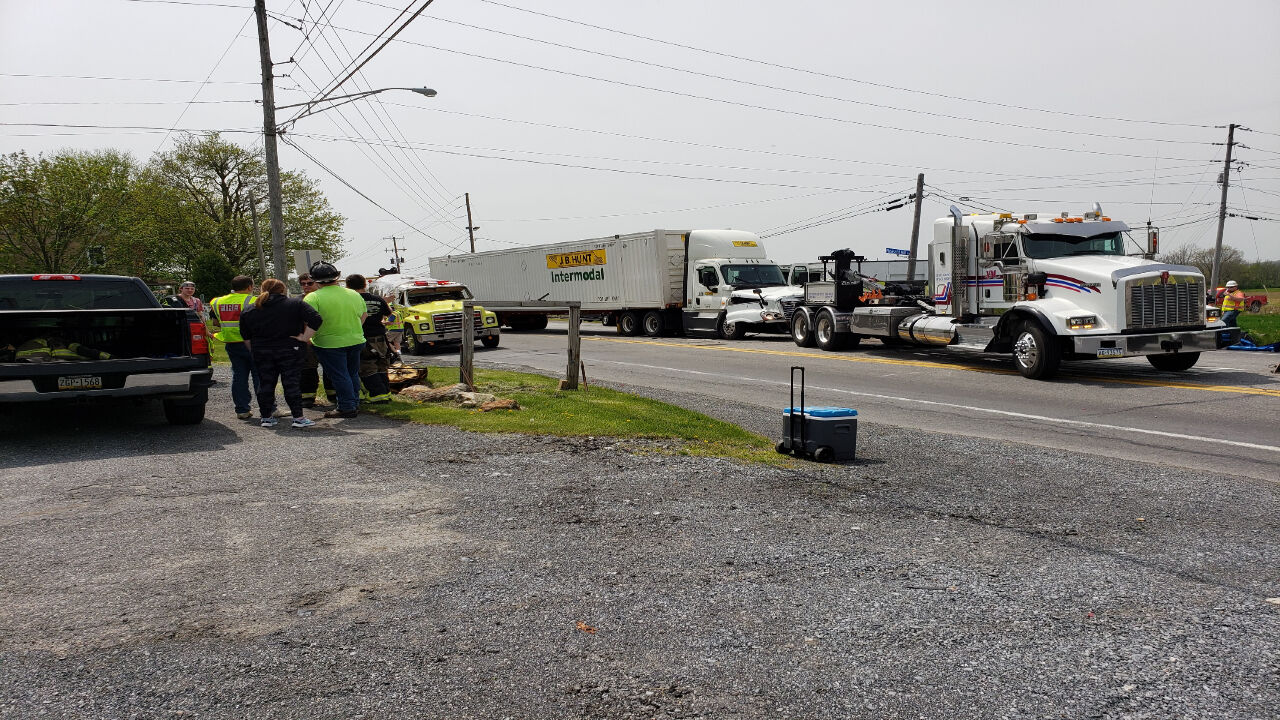 222 tractor-trailer crash